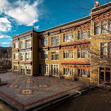 Hotel Alpine Ladakh Лех Экстерьер фото