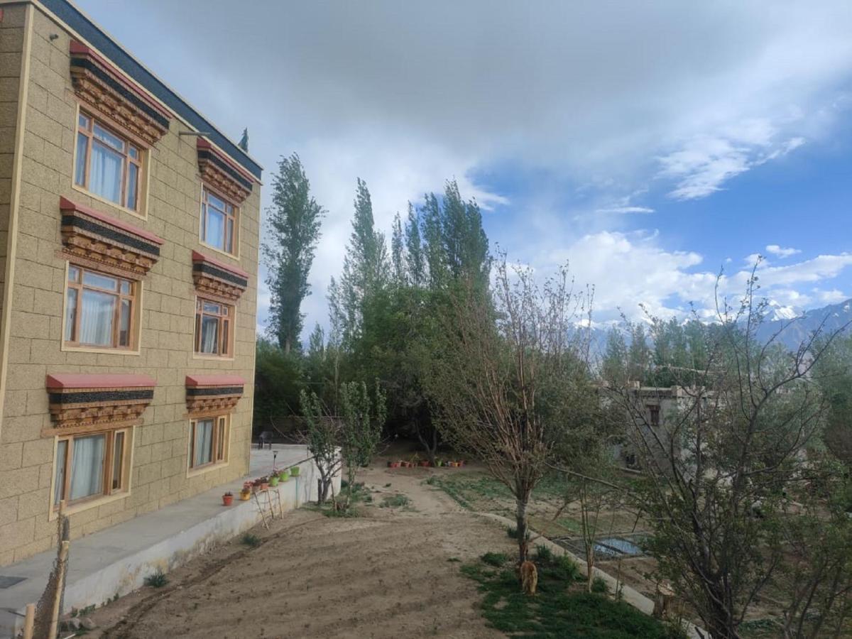 Hotel Alpine Ladakh Лех Экстерьер фото