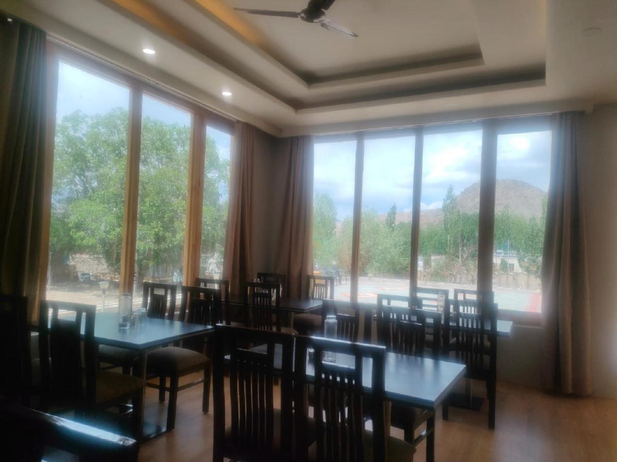 Hotel Alpine Ladakh Лех Экстерьер фото
