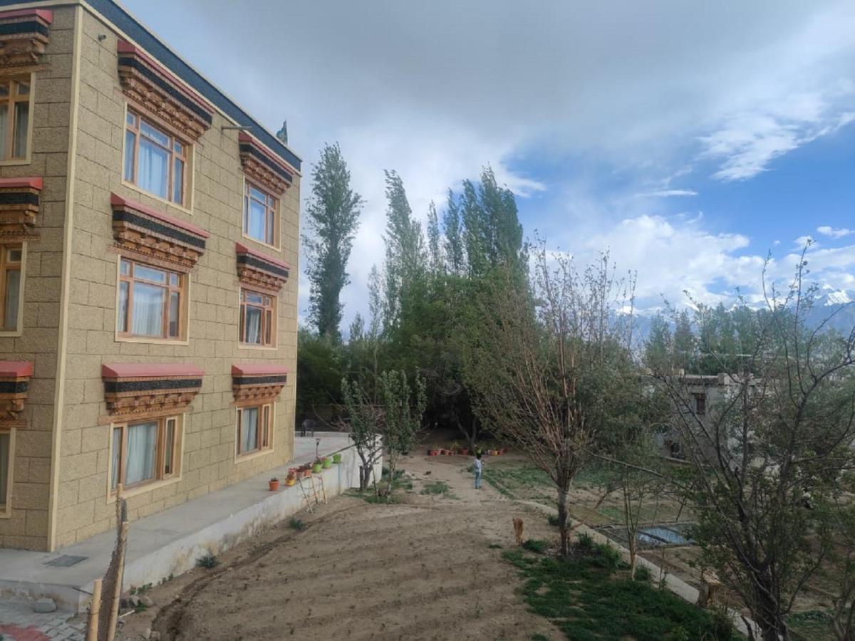 Hotel Alpine Ladakh Лех Экстерьер фото