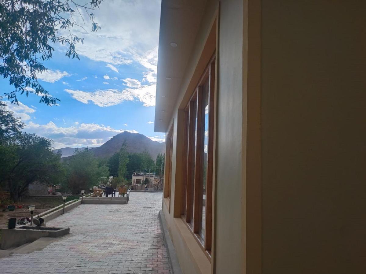 Hotel Alpine Ladakh Лех Экстерьер фото